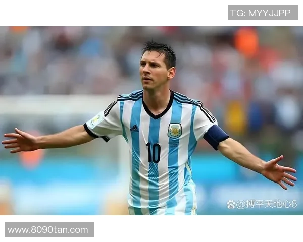 四十岁足球明星的辉煌与挑战对比分析 四十岁足球明星的辉煌与挑战对比分析