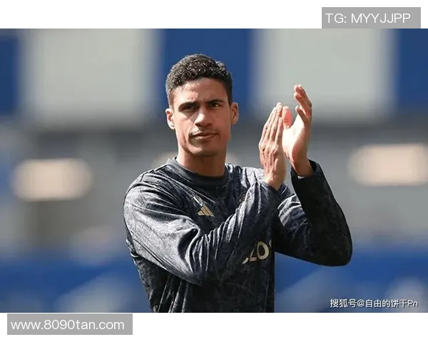 足球明星的魅力瞬间与场上风采的细腻描绘