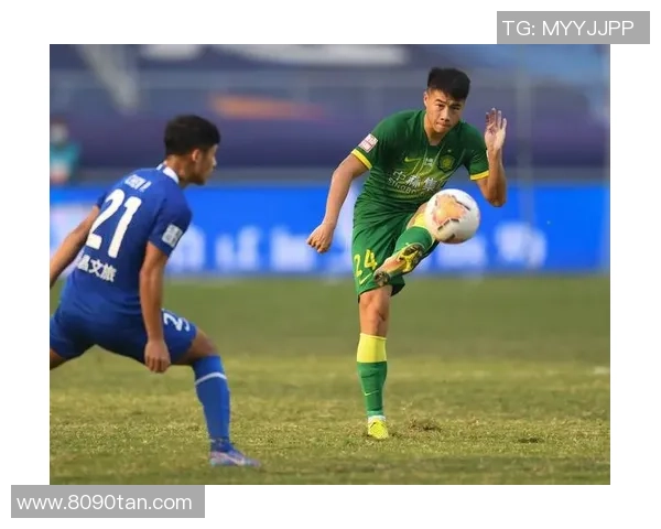 足球明星杨帆的日常生活揭秘与职业生涯背后的故事分享