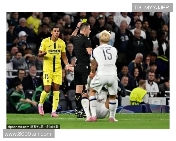 高清足球明星壁垒图片展示让你领略球场风采与激情瞬间