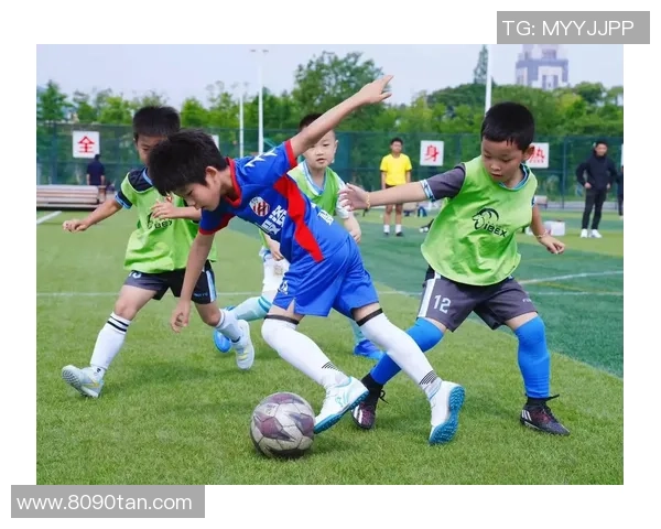 足球明星AR模拟操控技术带你体验虚拟绿茵场的激情与挑战 足球明星AR模拟操控技术带你体验虚拟绿茵场的激情与挑战